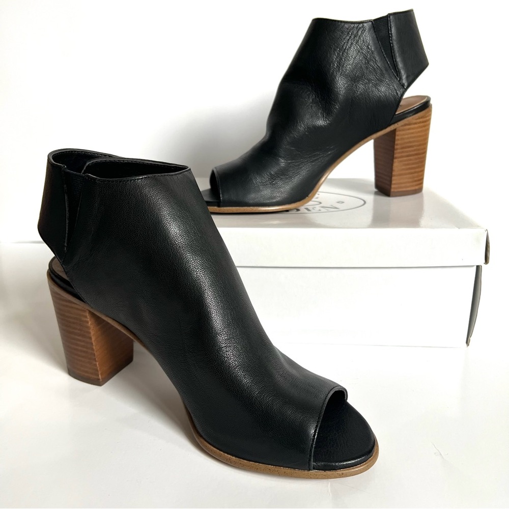 Steve Madden Black Leather NonSTP peep toe ankle bootie with block heels;Size 9B